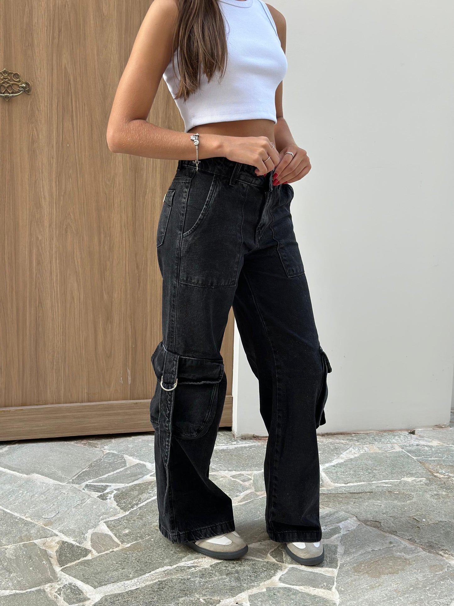 Calça cargo bolso redondo sanfonado uma fivela